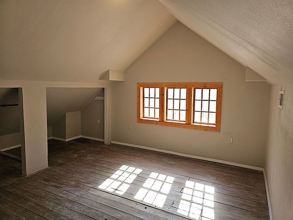 4th image of 311 E Robert St #1