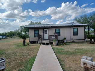 52 Colwell Rd, Hebbronville, TX 78361