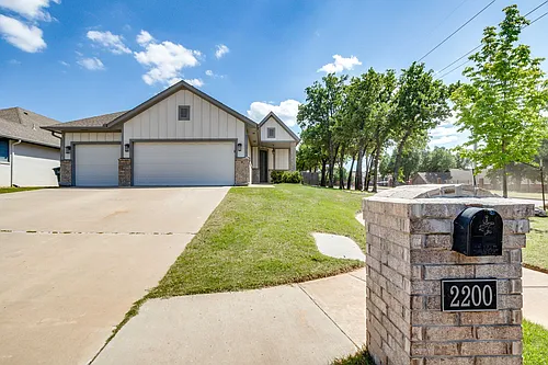2200 Alta Vista Ln Photo 1