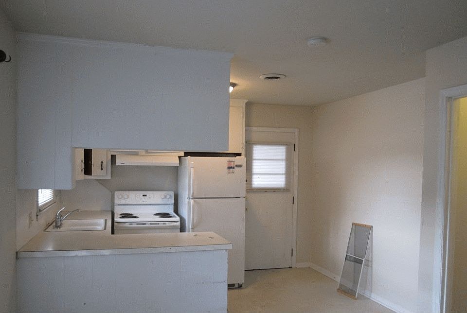 2nd image of 205 S Walker St