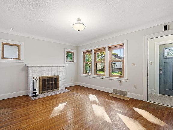 2nd image of 2343 Benjamin St NE