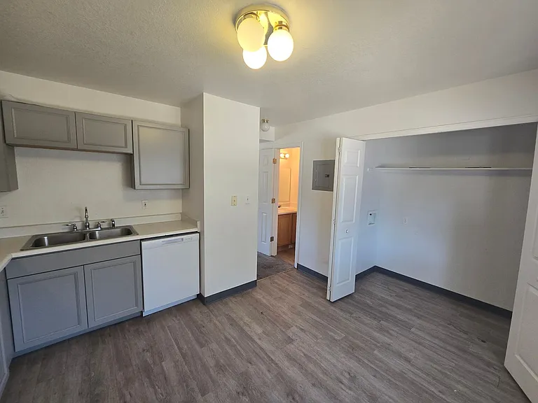 80 Blackburn Ln — Photo 6