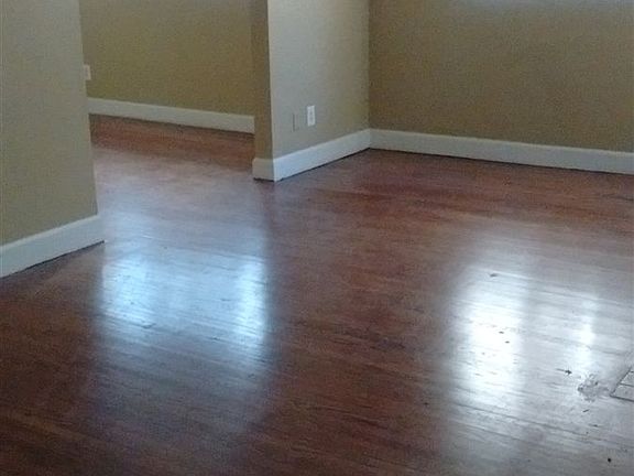5th image of 14393 Glastonbury Ave
