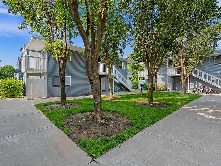 Rock Pointe Apartments — Photo 25