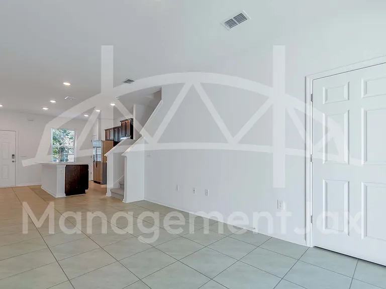 8335 Asteroid St — Photo 5