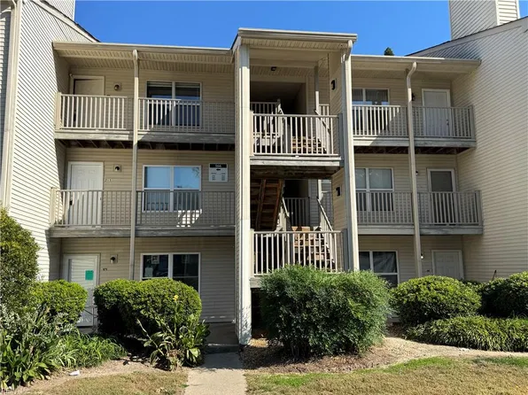 566 Candle Ln APT 301, Newport News, VA 23608