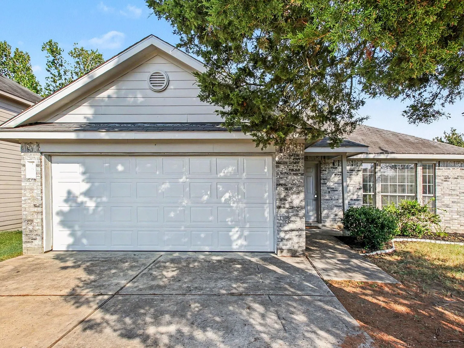 3 bed, 2.0 bath, 1320 sqft, $1,595 — Photo 1