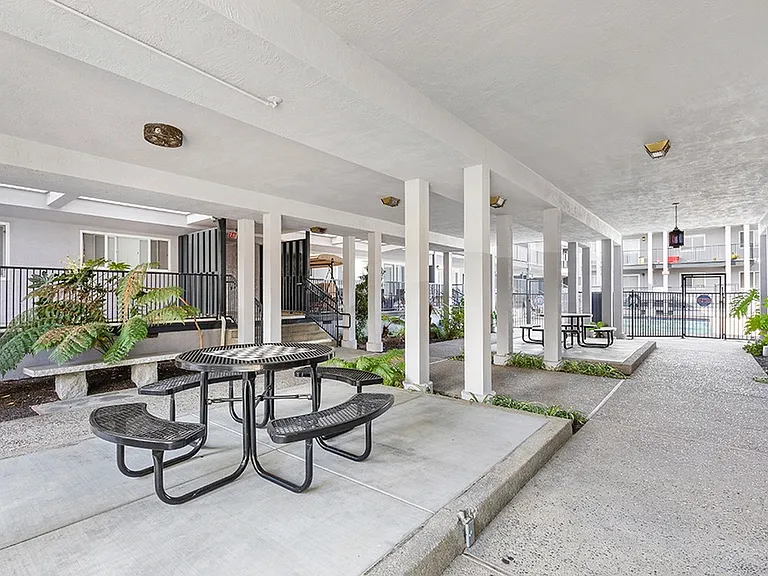 Spring Ridge Apartments — Photo 10