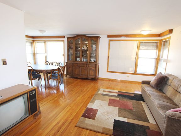 5th image of 2513 N Wood St