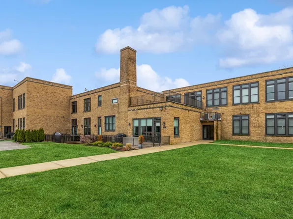 2214 S State St Unit 107, Saint Joseph, MI 49085