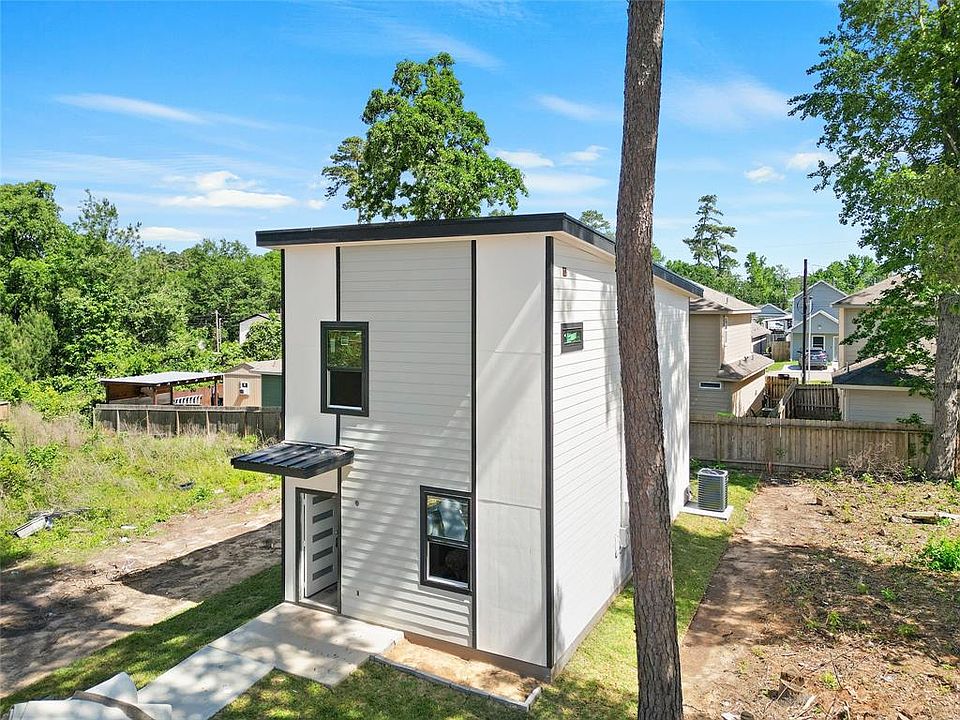 1st image of 16704 E Ivanhoe