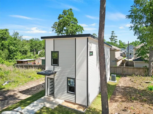 16704 E Ivanhoe, Montgomery, TX 77316