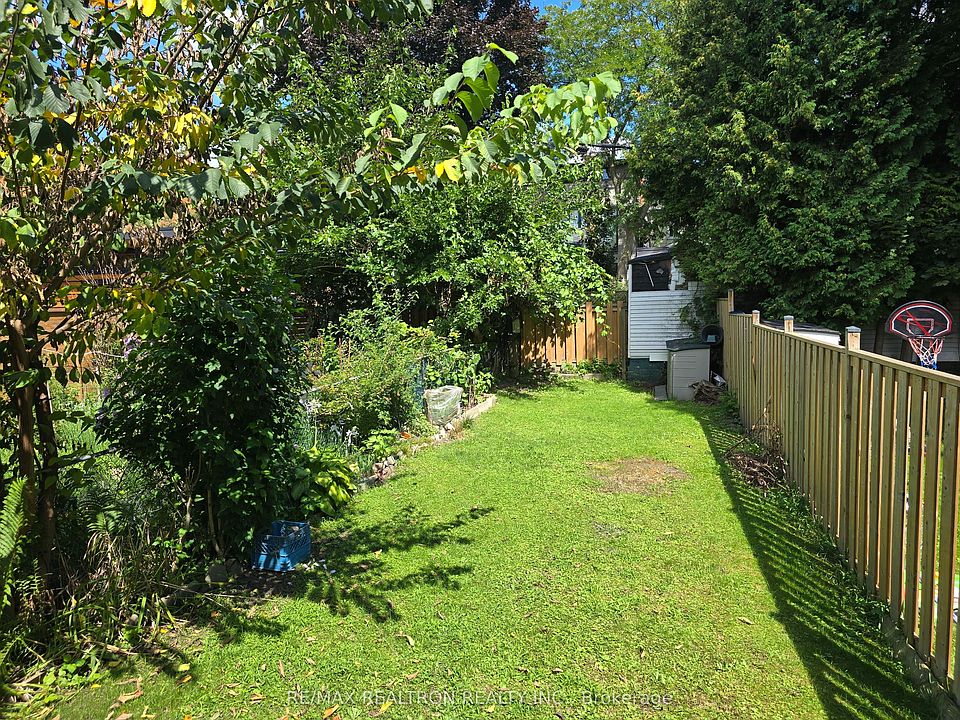 2nd image of 259 Woodbine Ave