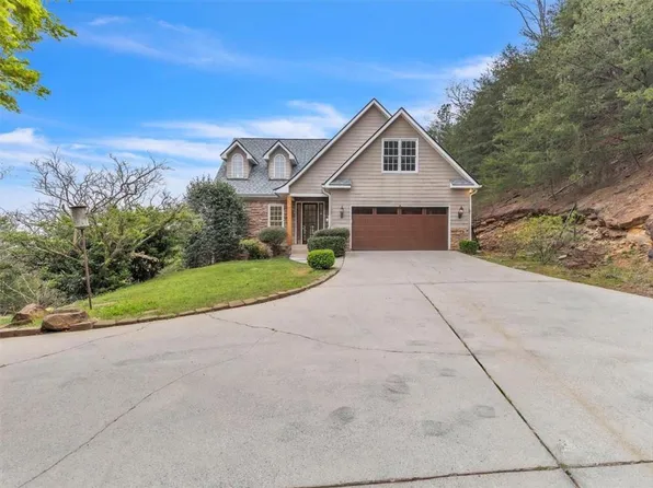 2015 Eagle Point Dr, Dalton, GA 30720