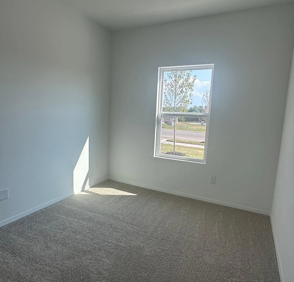 3 bed, 1430 sqft, $1,399 — Photo 3