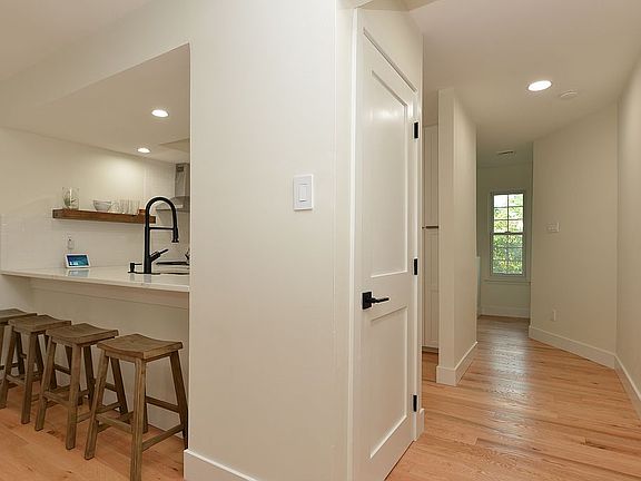 5th image of 6 Pinewood Dr