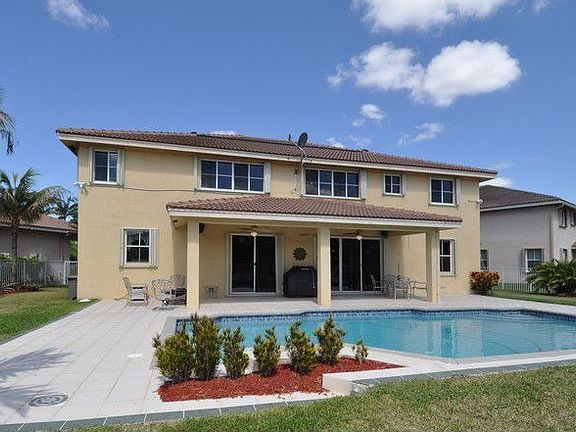 3rd image of 1550 Blue Jay Cir