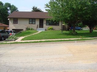 3079 Kaufmann Ave, Dubuque, IA 52001