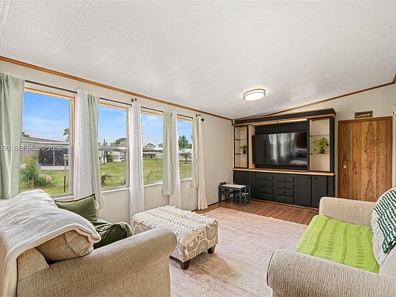 4th image of 906 Whatley Ct