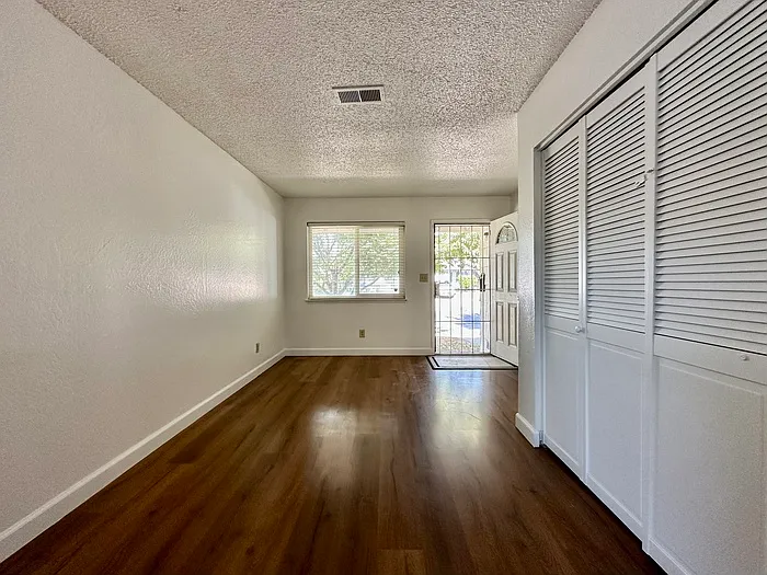 2 bed, 1.0 bath, 950 sqft, $1,610 — Photo 3
