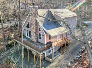 104 Horseshoe Ct, Lackawaxen, PA 18435