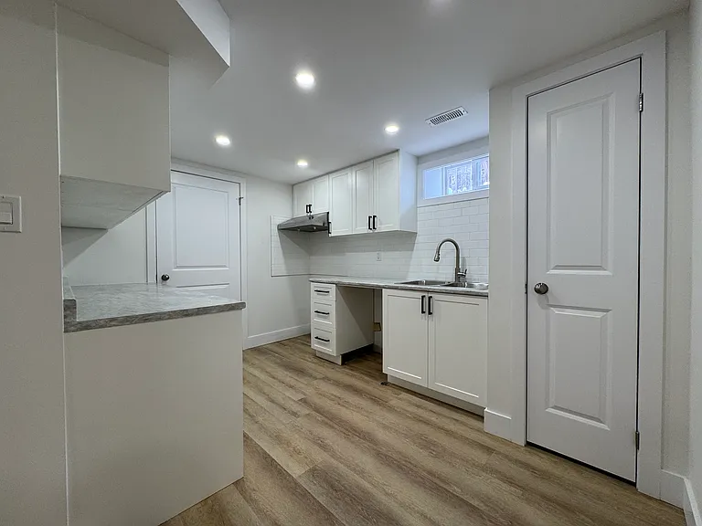 12 Arrowhead Pl #LOWER — Photo 6