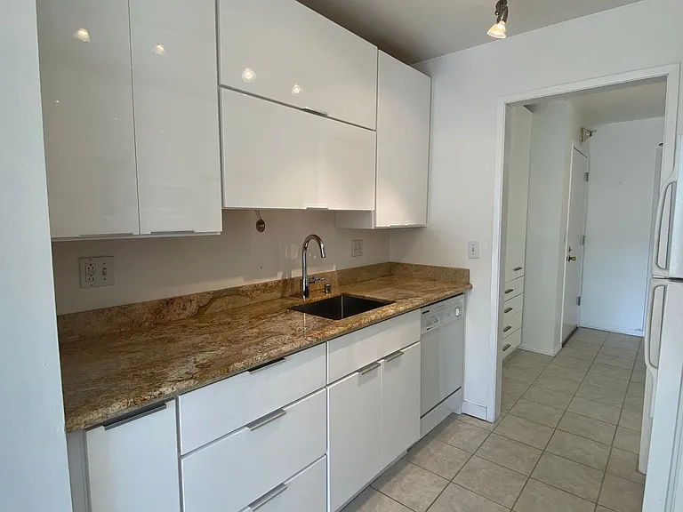 6 Admiral Dr #388 — Photo 6