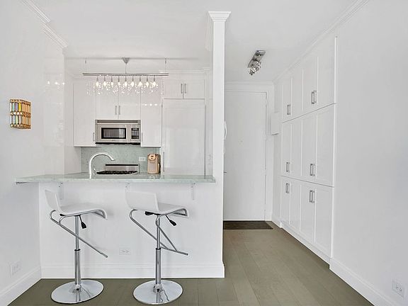 5th image of 300 E 85th St APT 1405