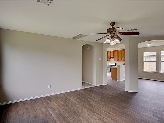 3rd image of 307 Creek Ledge Dr