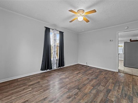 4th image of 321 N 1st Ave