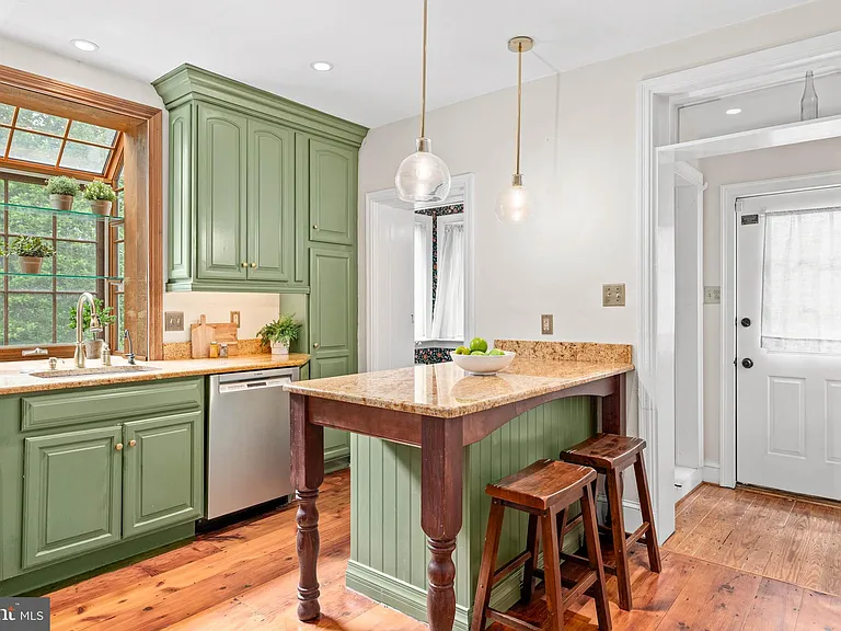212 E Benezet St — Photo 13