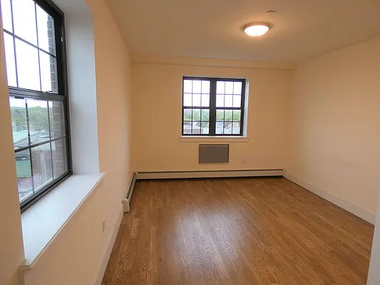 Rented by Karten Real Estate Services LLC | media 6