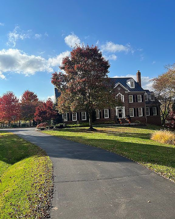 2nd image of 23977 Laceys Tavern Ct