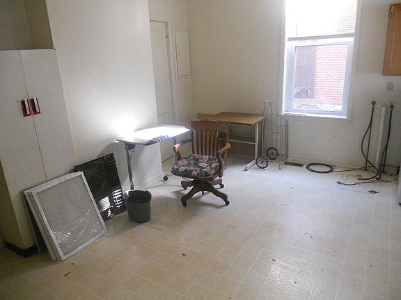 4th image of 207 W Pearl St