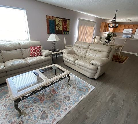 3rd image of 905 Drakeswood Ave