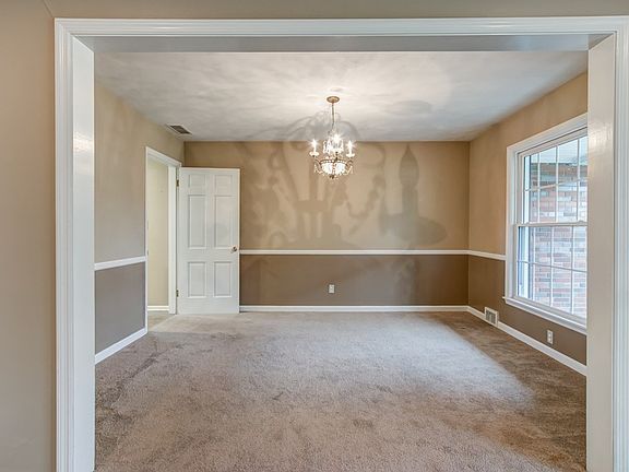 5th image of 301 Wildwood Dr