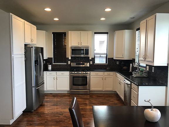 Kitchen/dining room.