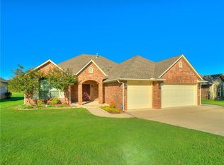 389 Cambridge Rd, Midwest City, OK 73130