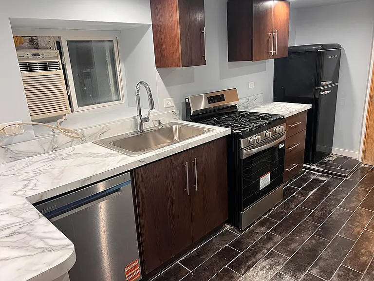 1713 W 18th Pl — Photo 6