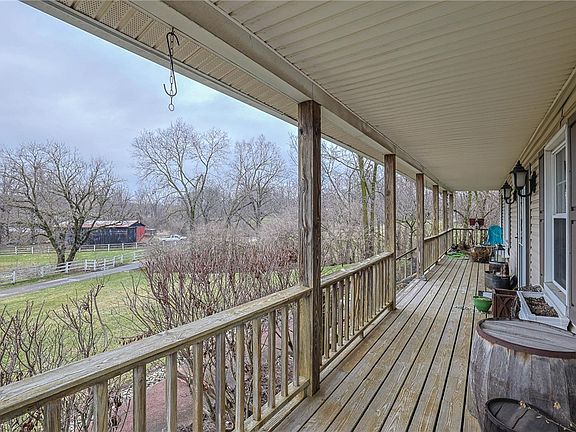 3rd image of 2040 Wellington Rd