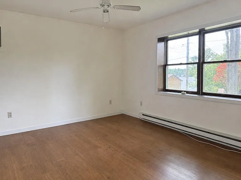 180 Winston Dr — Photo 8