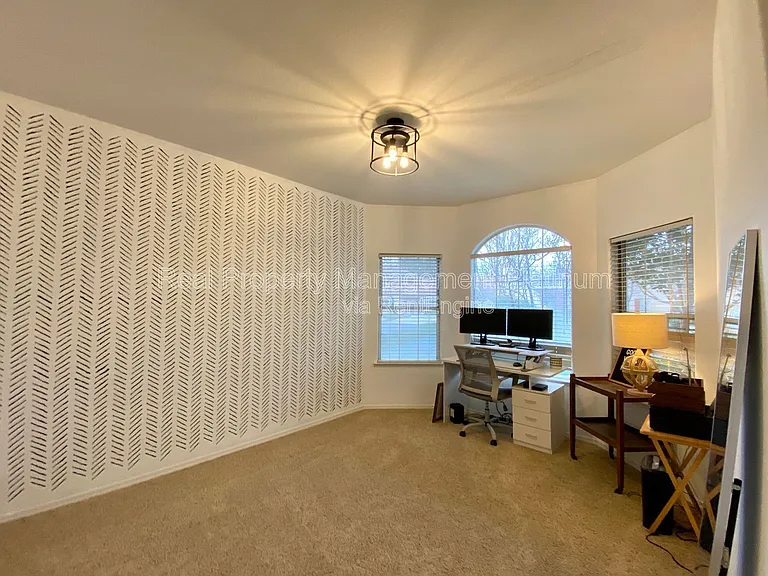 4872 N Crestmoor Ave — Photo 10