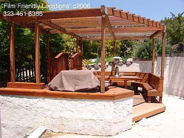 Built in grill, deck and picnic table