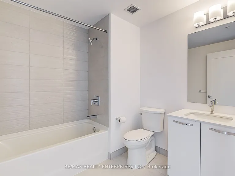 75 James St S #2402 — Photo 19