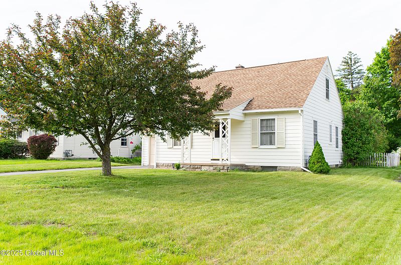 2nd image of 13 Willowbrook Road