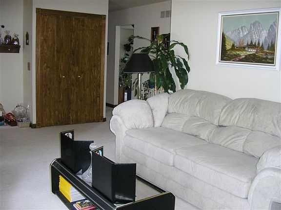 LIVING RM