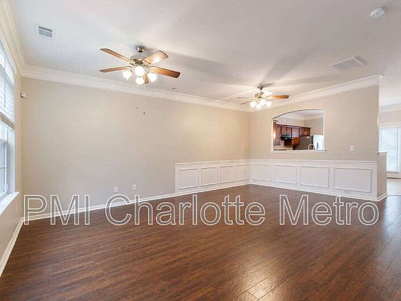 3rd image of 9344 Greenheather Dr