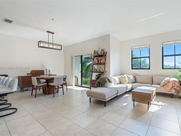 10600 NW 88th St APT 212, Doral, FL 33178