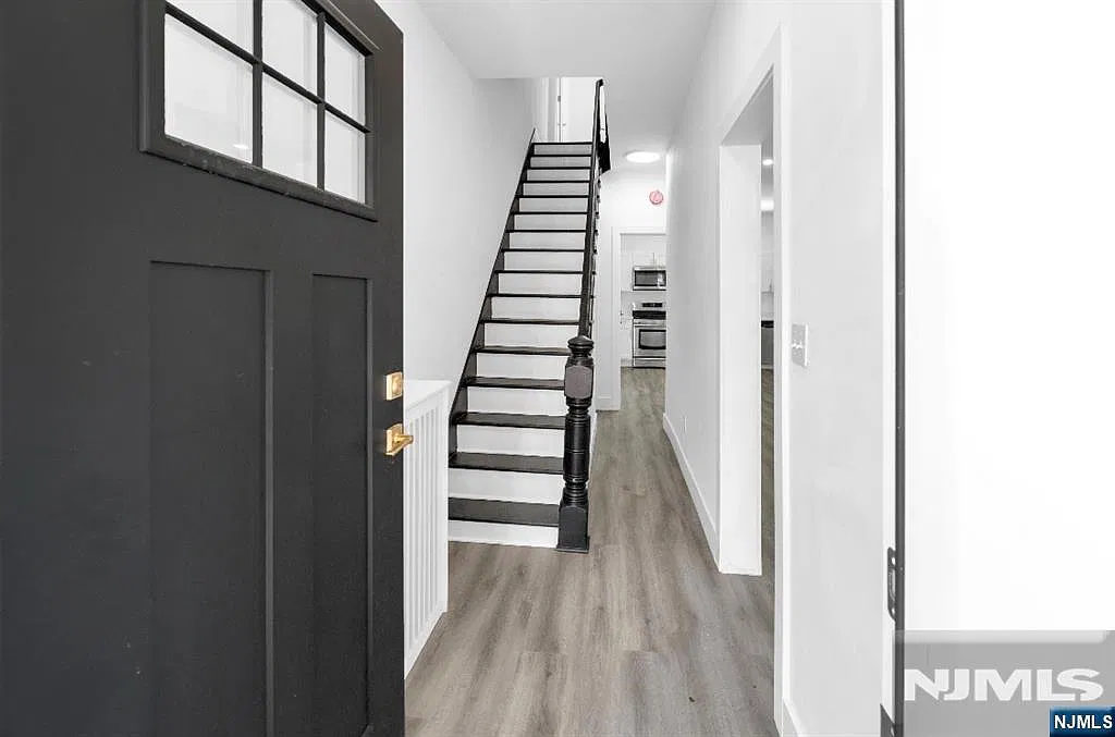 2 bed, 1.0 bath, $2,300 — Photo 2