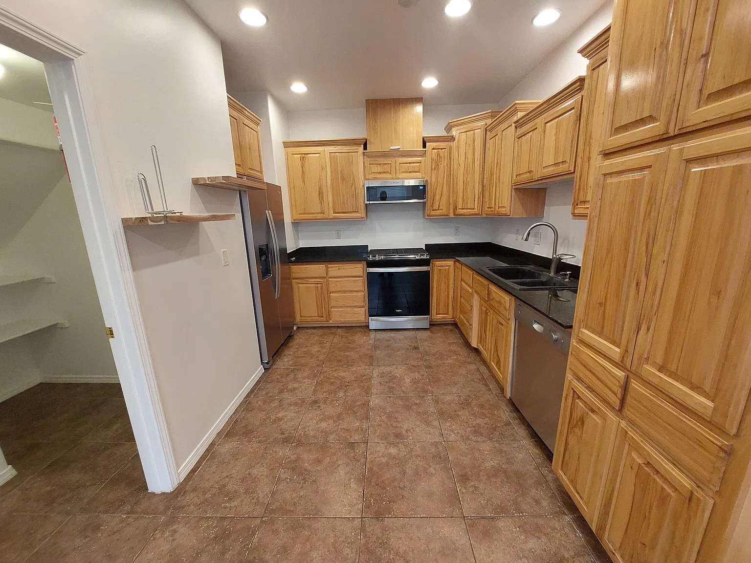 3 bed, 1847 sqft, $2,400 — Photo 3